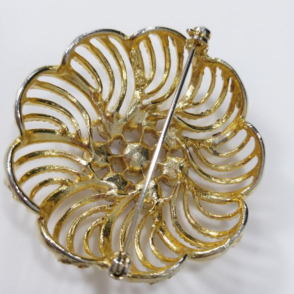 Vintage Lisner Floral Brooch, Red Aurora Borealis Rhinestones, 1960s Jewelry - Picture 8 of 10